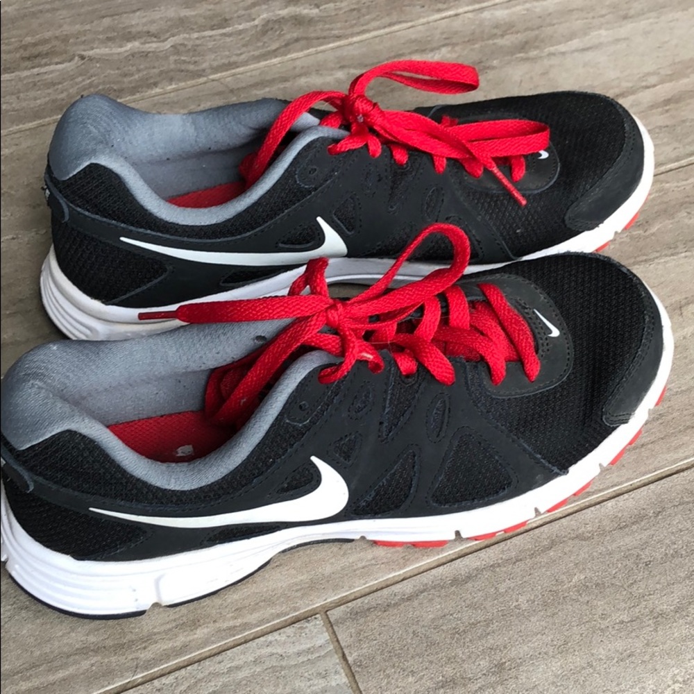 Nike tennis shoes